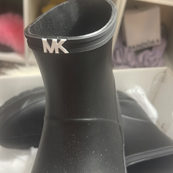 Micheal Kors ankle rain bootie - Picture 5 of 14